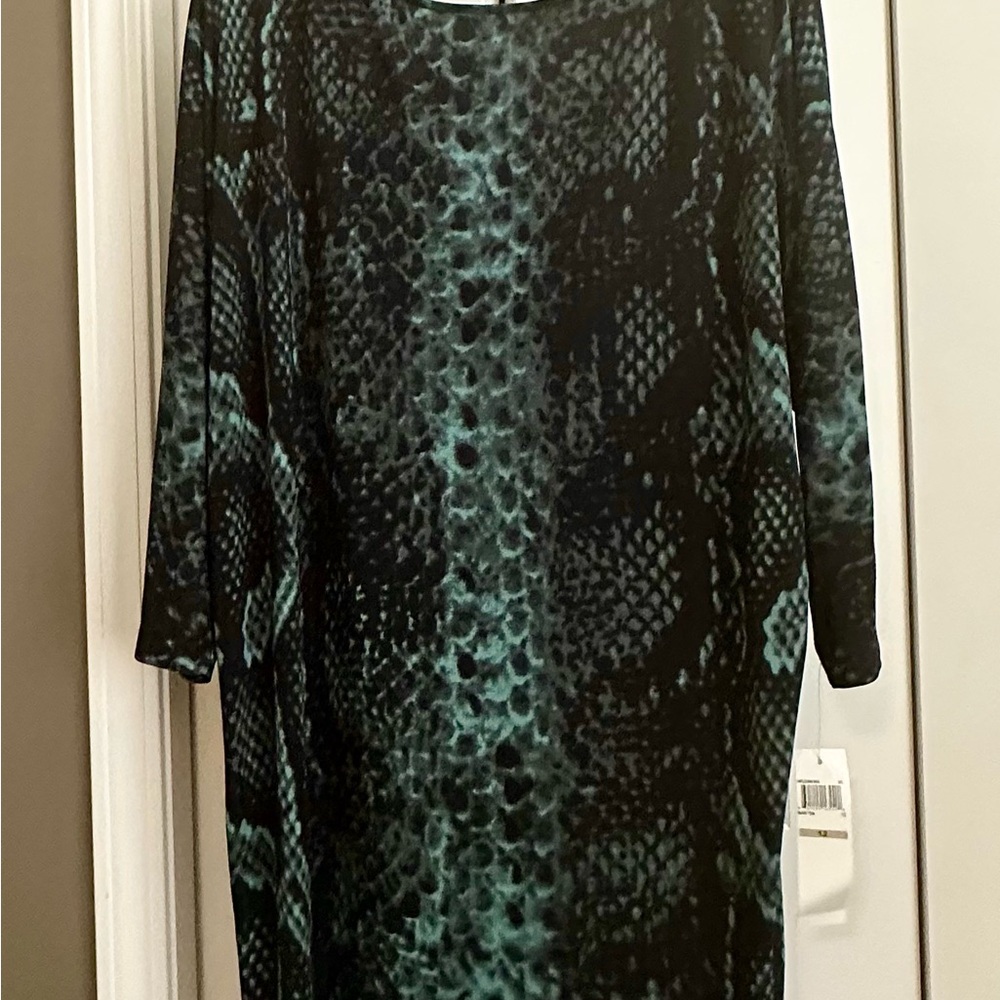 Muse Black and Green Sheath Midi Dress with Dolman Sleeves